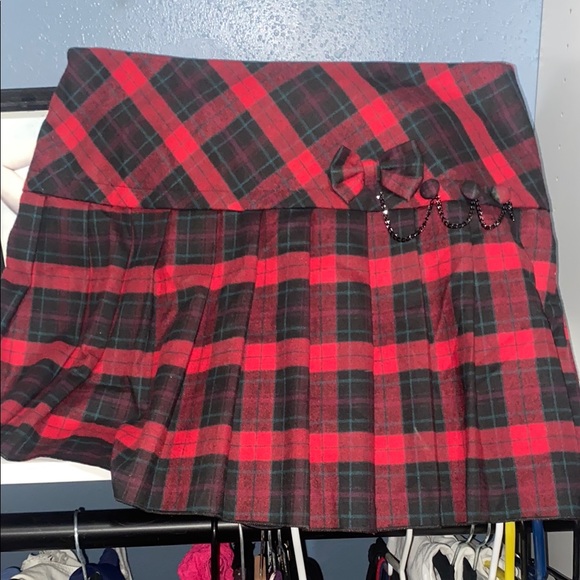 Red and Black Pleated Skater Mini Skirt - Picture 1 of 6